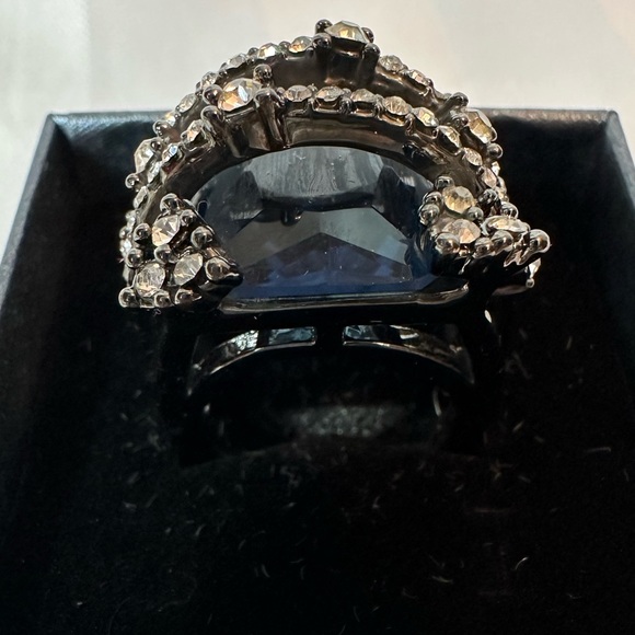 Vintage large black CZ sapphire and diamond cocktail ring - Picture 8 of 10